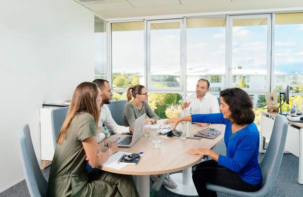 Wasser-Unternehmen Arbeitsgruppe die Wasser trinkt
