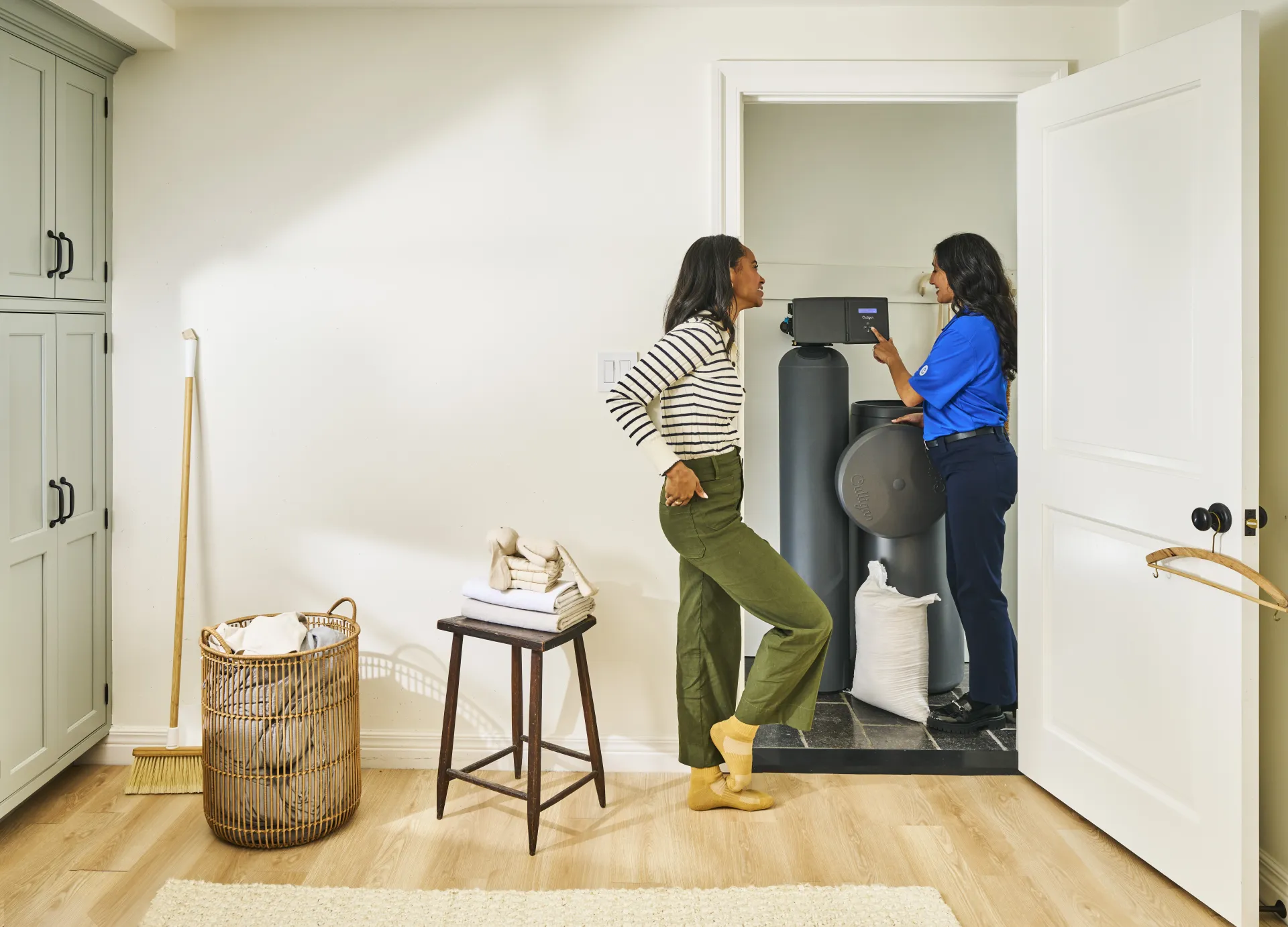 241211_CULLIGAN_TOOLKIT ASSETCAPTURE_CAIRYN_SHOT_65_SOFTENER_LAUNDRY_FILLING_SALT_083